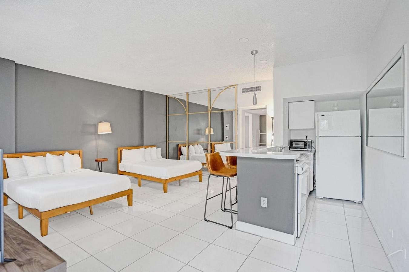 شاطئ هالانديل Hallandale Holiday Retreat Hollywood Boardwalk المظهر الخارجي الصورة
