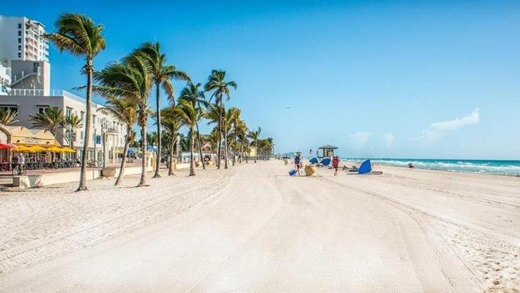 شاطئ هالانديل Hallandale Holiday Retreat Hollywood Boardwalk المظهر الخارجي الصورة