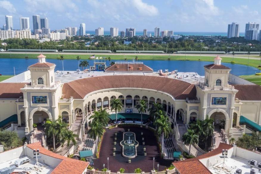 شاطئ هالانديل Hallandale Holiday Retreat Hollywood Boardwalk المظهر الخارجي الصورة