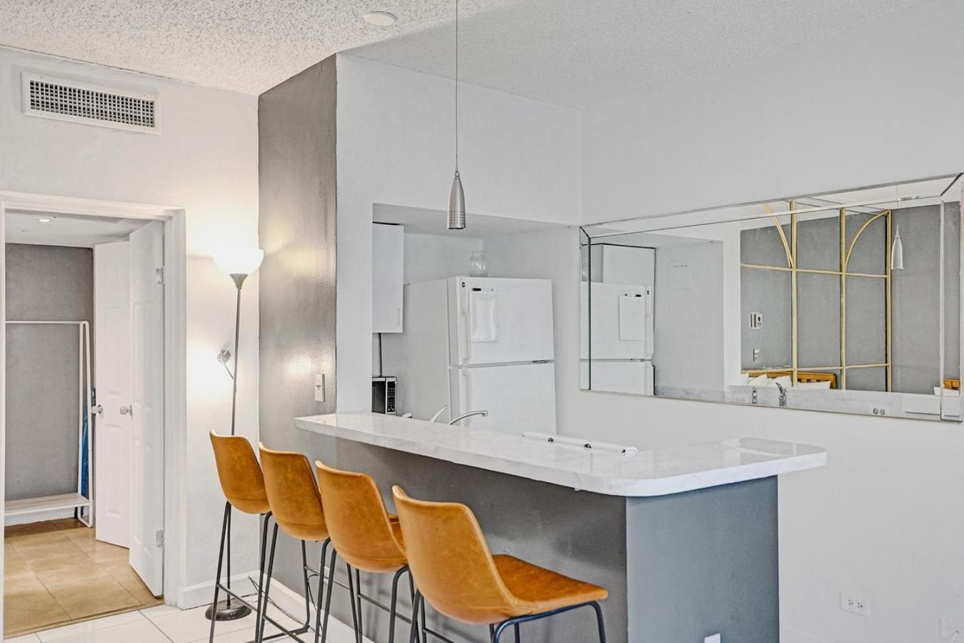 شاطئ هالانديل Hallandale Holiday Retreat Hollywood Boardwalk المظهر الخارجي الصورة