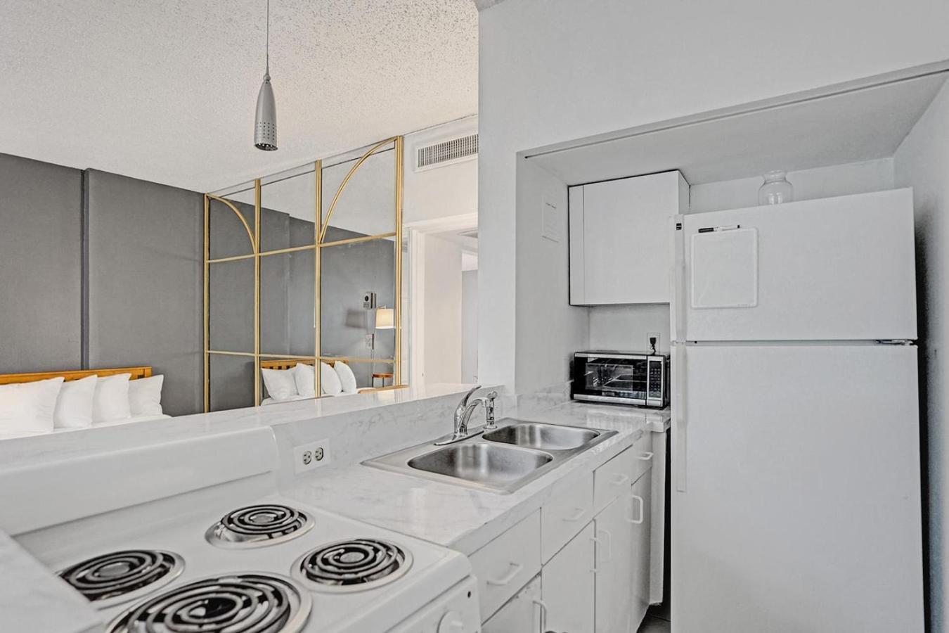 شاطئ هالانديل Hallandale Holiday Retreat Hollywood Boardwalk المظهر الخارجي الصورة